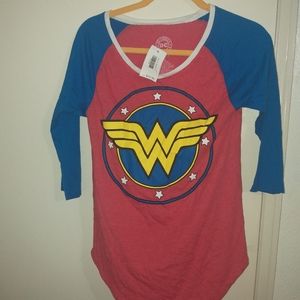Women's Medium Wonder Woman shirt